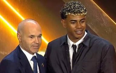 詹姆斯缺席，东契奇半场狂揽39分却抵不过角色球员隐身，这三个人该交易了